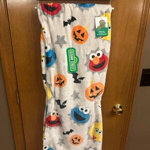 NWT Sesame Street Gray Throw Blanket Halloween Big Bird, Elmo, Cookie Monster'25